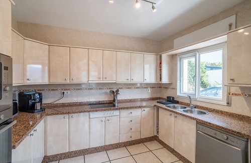 Vinuela Villa | Villa "Rosa" mit Bergblick, Pool, WLAN & Garten