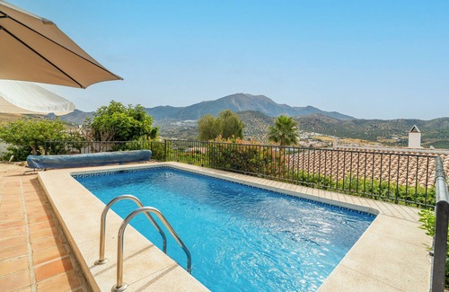 Vinuela Villa | Villa "Rosa" mit Bergblick, Pool, WLAN & Garten