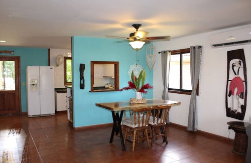 Tambor Haus | Villa Serenidad large home by ocean, Los Delfines