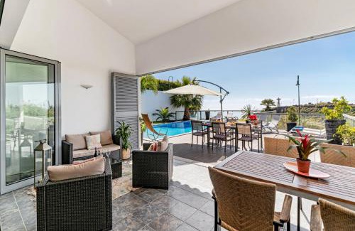 Canico Villa | Villa Sol e Mar by Villa Plus
