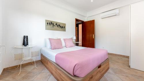 Silves Haus | Villa Sundays With Pool by LovelyStay
