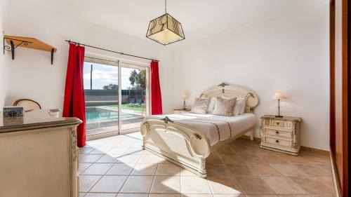 Silves Haus | Villa Sundays With Pool by LovelyStay