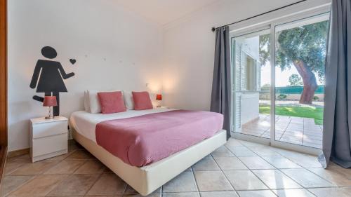 Silves Haus | Villa Sundays With Pool by LovelyStay