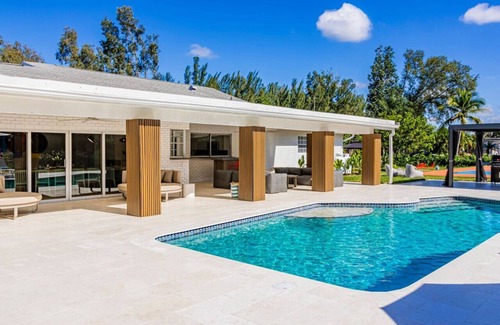 Plantation Villa | Villa Tation/8BR/Pool HotTub Sauna Basket/Pickle