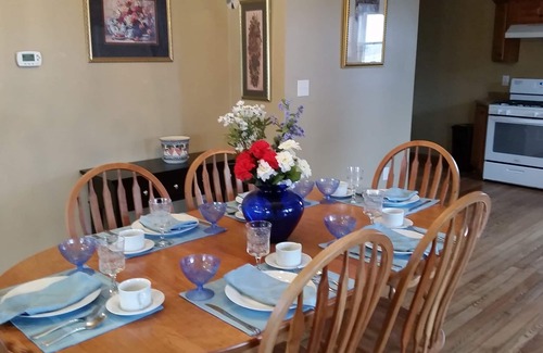 Hudson Villa | Villa Vellucci: Ein ländliches Urlaubsdomizil. mit Tennis Retreat Zugang