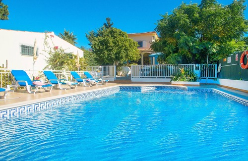 Branqueira Villa | Villa w/ heatable pool & BBQ in Balaia