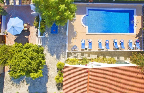 Branqueira Villa | Villa w/ heatable pool & BBQ in Balaia