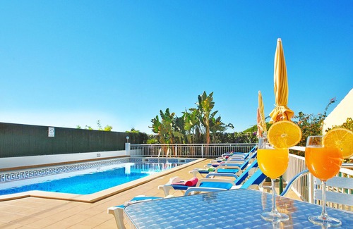 Branqueira Villa | Villa w/ heatable pool & BBQ in Balaia
