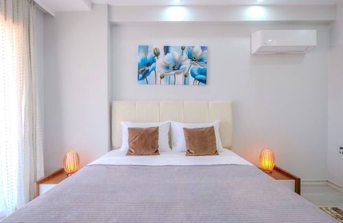 Foca Villa | Villa w Pool and Garden 10 min to Beach in Foca