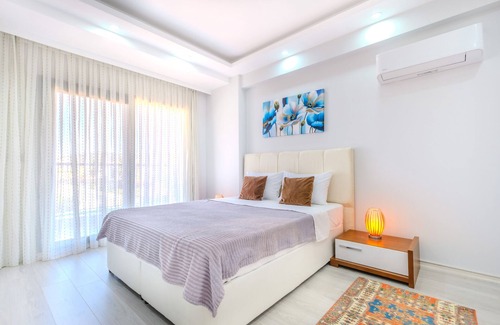 Foca Villa | Villa w Pool and Garden 10 min to Beach in Foca