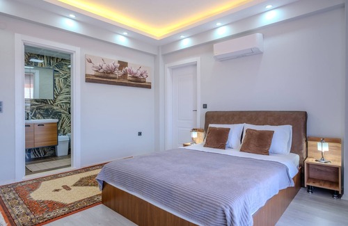 Foca Villa | Villa w Pool and Garden 10 min to Beach in Foca