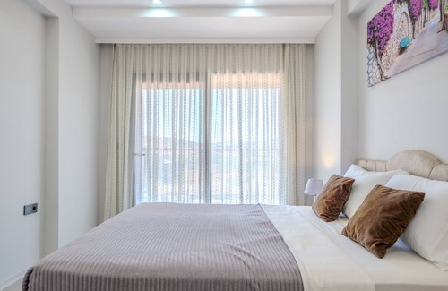 Foca Villa | Villa w Pool and Garden 10 min to Bay in Foca