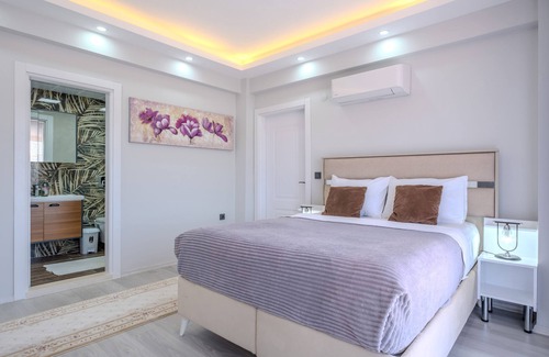 Foca Villa | Villa w Pool and Garden 10 min to Bay in Foca