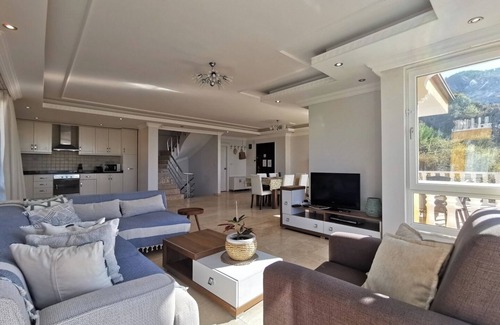 Bektas Haus | Villa with a Pool and Jacuzzi