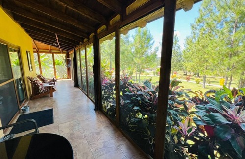 San Antonio Villa | Villa mit Klimaanlage und Pool in Mountain Pine Ridge