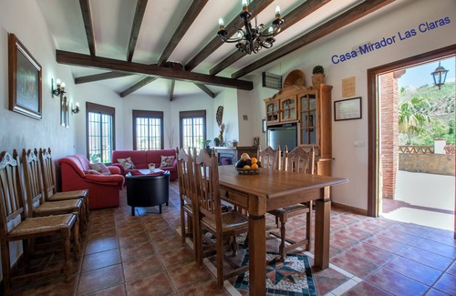 Iznate Villa | Villa mit Garten, Pool, Klimaanlage, WIFI, schöne Aussicht.