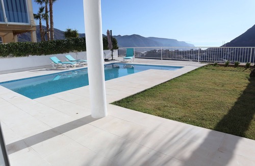 La Envia Villa | Villa mit Pool in der Nähe des Meeres von Andalusien