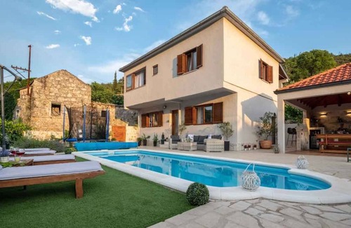 Oslje Haus | Villa with terrace and pool