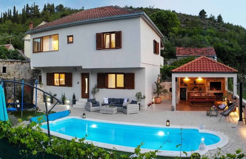 Oslje Haus | Villa with terrace and pool