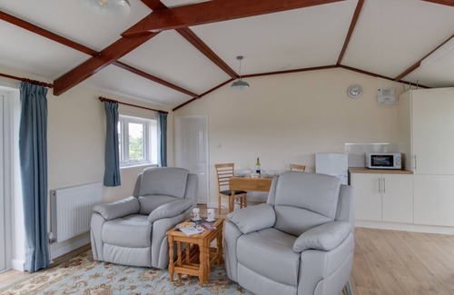 Bridport Hütte | VILLAGE VIEW, tierfreundlich in Burton Bradstock, Ref 1008498