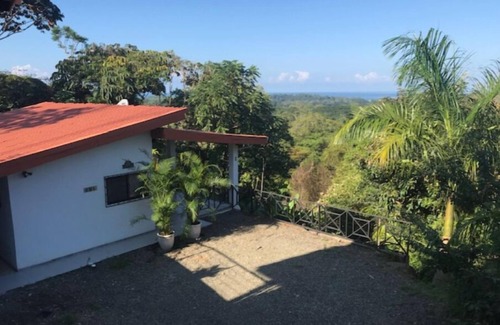 Uvita Kabine | Ocean View Kabine. Moderne 1BR 1BA voll ausgestattete Küche. Zu Fuß zum Strand.