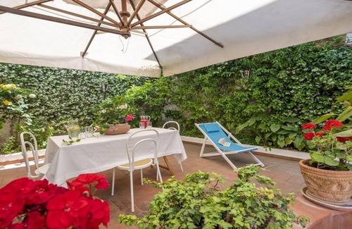 Meta Villa | Villino Il Geranio a house with antique furniture in Sorrentocoast
