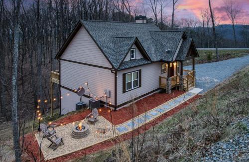 Talking Rock Haus | Vineyard Mountaintop Cottage