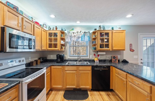 Bon Aqua Kabine | Vintage 50's & 60's theme Country Home on Wooded Acres near Franklin, Tennessee