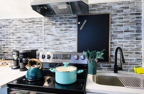 North Lawndale Wohnung | Vintage Arcade Apt with Parking