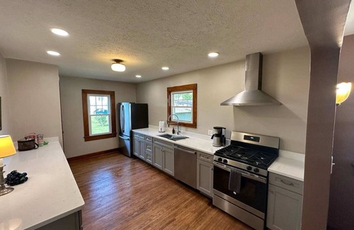 Van Wert Haus | Vintage Charm on Elson Ave.