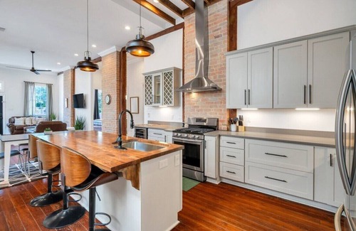 Esplanade Ridge Haus | Vintage Elegance in NOLA: 3BR, Patio, Arcade Room Bliss