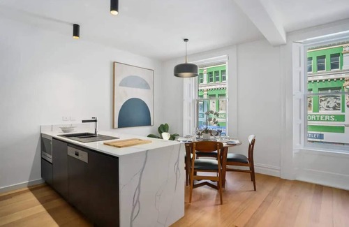 Hobart Central Business District Wohnung | Vintage Suite at Saddlers Embrace a Cafe Lifestyle