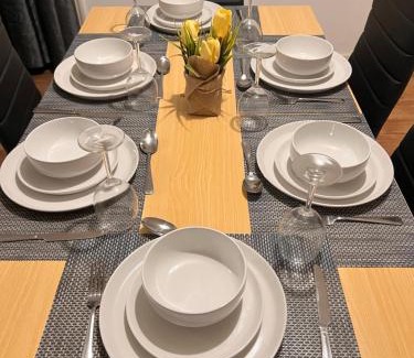 Luton Haus | Visit Luton With This 2 BR Rental - Sleeps 6
