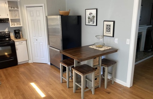 Zion Crossroads Haus | Visit Monticello, Wineries, UVA: Room for a Crowd