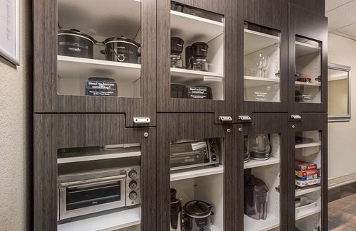 Bryant Pattengill West Resort | Visit University of Michigan Museum of Natural History! Pets Allowed, Kitchen!