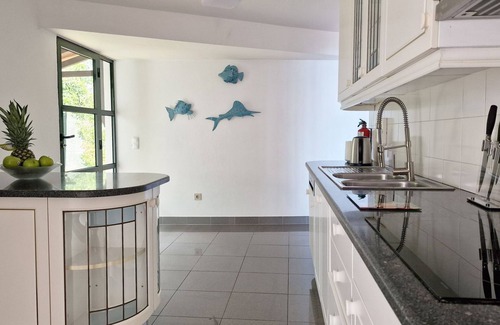 Garajau Haus | Vivenda da Esquina by LovelyStay