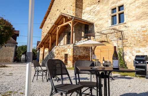 Villette-les-Arbois Haus | House
