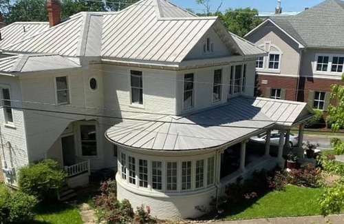 Five Points South Haus | Vulcan's Knee: 6bdrm Mansion ~ Speakeasy ~ Library