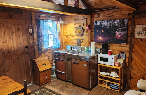 Colton Kabine | VW Bus Campsite & Very Small Cabin on the Water!