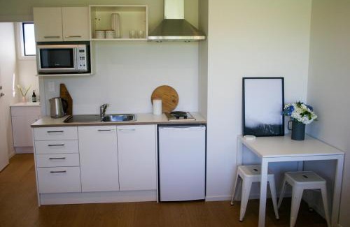 Wainui Wohnung | Wainui Beach studio - 2 minutes walk to beach