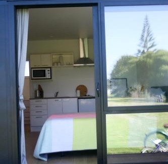 Wainui Wohnung | Wainui Beach studio - 2 minutes walk to beach