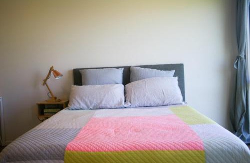 Wainui Wohnung | Wainui Beach studio - 2 minutes walk to beach