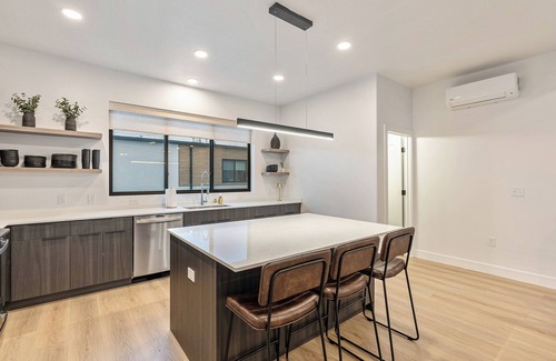 Millcreek Haus | Wake to breathtaking views! - WIFI/FIREPLACE/AC