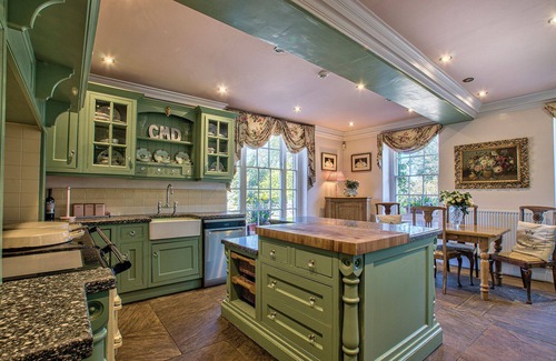 Alkborough Hütte | Walcot Hall by Group Retreats - sleeps 25 guests in 8 bedrooms