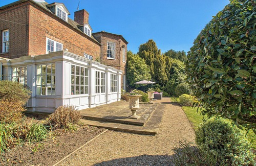 Alkborough Hütte | Walcot Hall by Group Retreats - sleeps 25 guests in 8 bedrooms