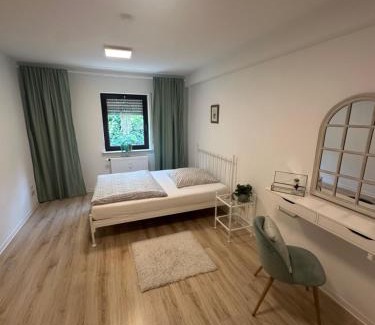 Neustadt-Hambach Wohnung | Waldzeit Apartment Natur Komfort und Self Check-in