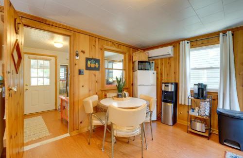 Port Austin Wohnung | Walk to Beach Access! Chic Port Austin Studio