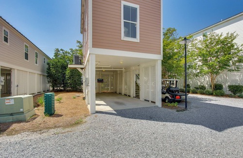 Pass Christian Hütte | Walk to Beach: Cottage w/ Yard in Pass Christian!