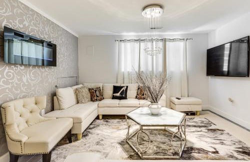 Chesapeake Ranch Estates-Drum Point Haus | Walk to Beach Elegant Escape in Lusby!