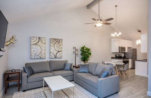 Mesa Grande Haus | Centrally Located Cozy Modern Condo